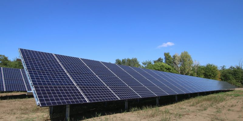 BÉNIN : 11 entreprises retenues pour 8 projets de mini-grids solaires en zone rurale