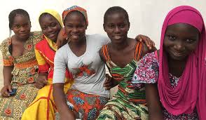 Burkina Faso : la Fondation l’Occitane soutient le programme « Étincelles » de l’ONG Empow’her.