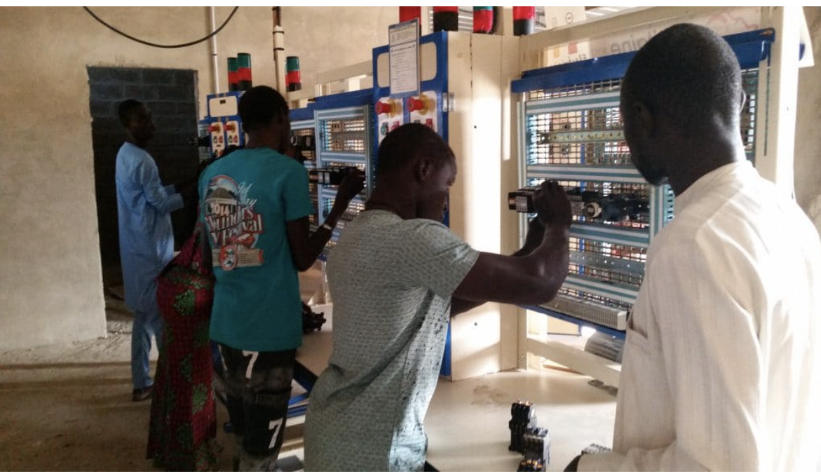 Développement d’une filière d’enseignement professionnelle d’électriciens à Diofior avec Electriciens sans frontières (ESF).