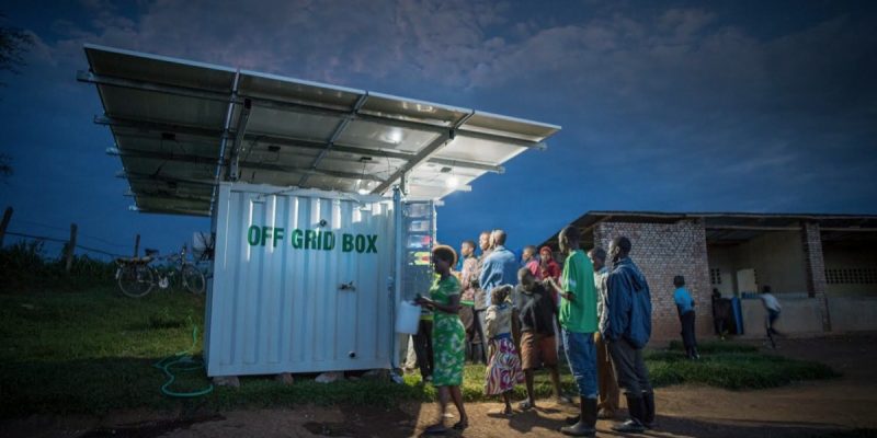 RWANDA : Engie et OffGridBox fournissent l’énergie verte, l’eau et le Wi-Fi à Kigali.