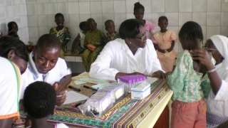 Prévention, diagnostic et prise en charge de la drépanocytose au Burkina Faso avec la Fondation Pierre Fabre.