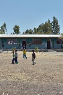 Total Ethiopia : Des arbres et du matériel scolaire