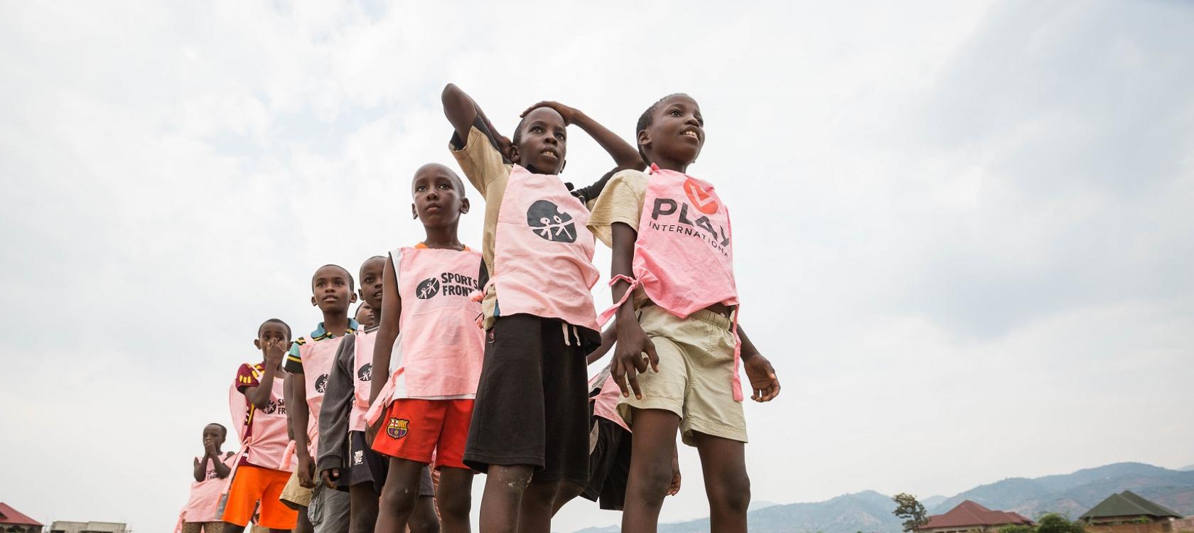 Bibliothèques sans frontières et Play International, 2 ONG engagées auprès des jeunes au Burundi
