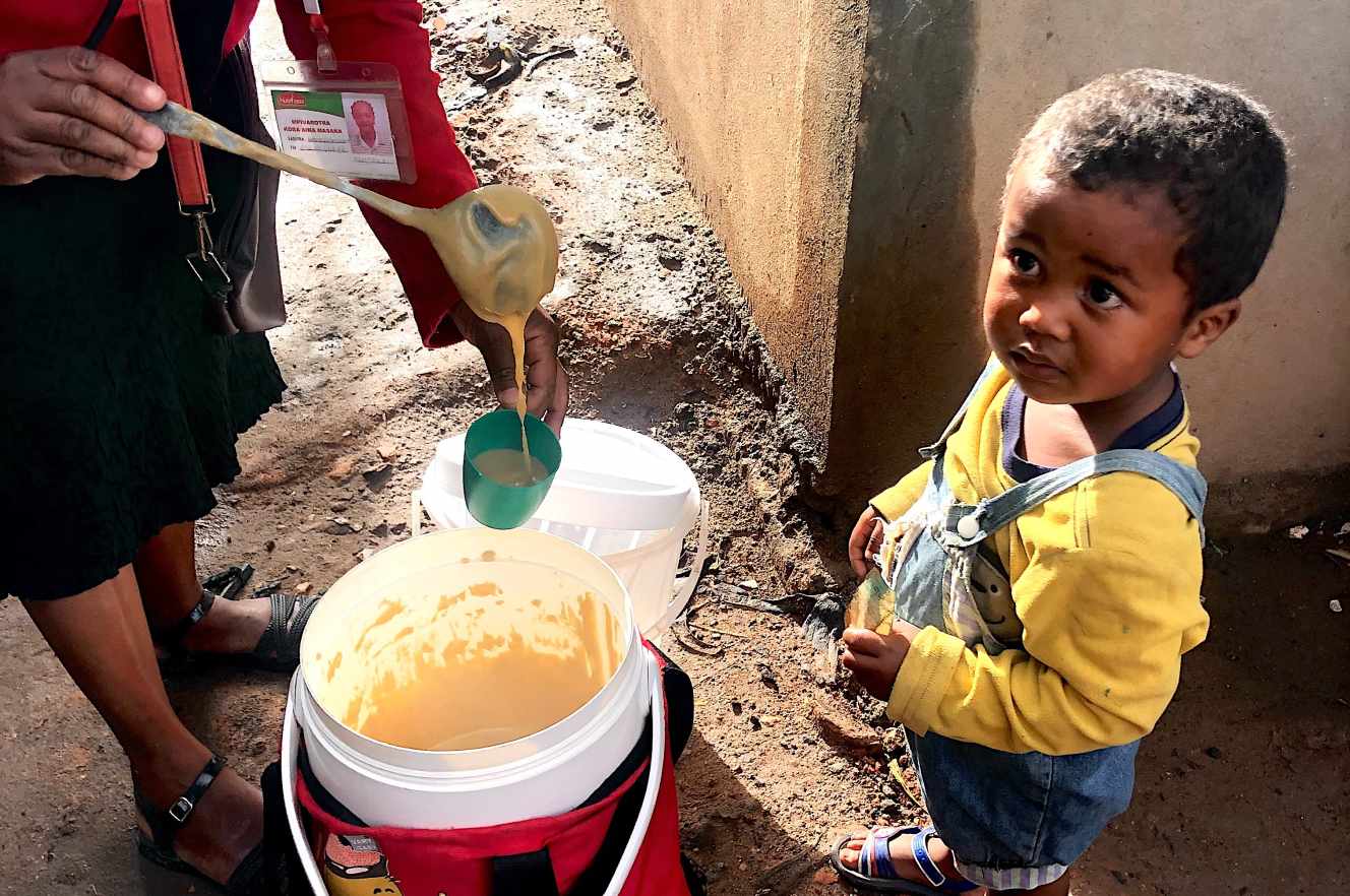 A Madagascar, une bouillie à bas prix pour lutter contre la malnutrition infantile