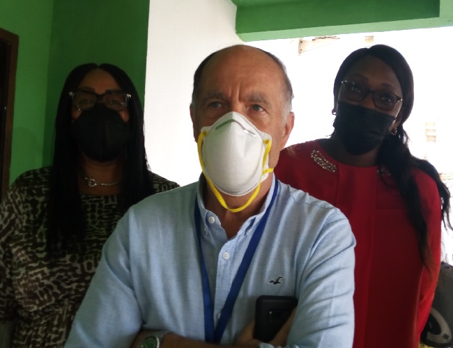 Bolloré Transport & Logistics en Guinée donne le sourire aux femmes de la maternité de l’hôpital Bernard Kouchner