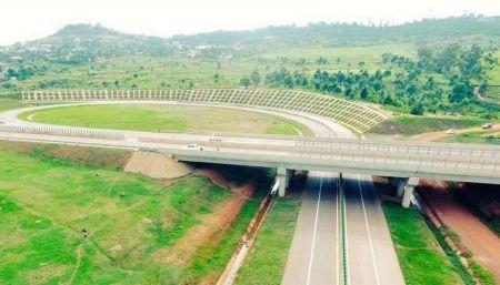 Ouganda: Egis remporte un contrat quinquennal pour l’exploitation et la maintenance de l’autoroute Kampala-Entebbe