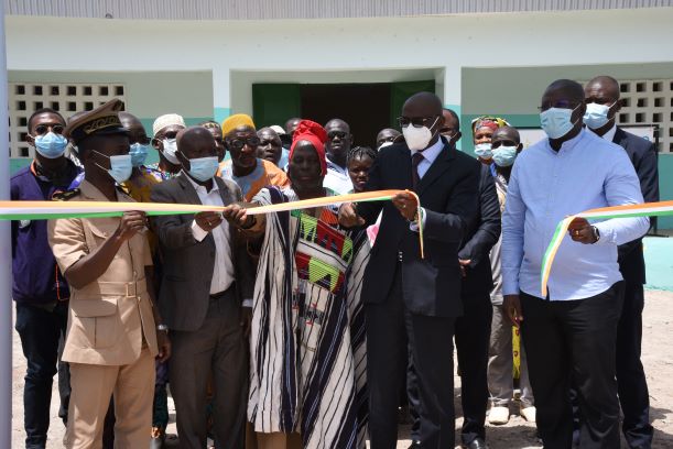 La SODECI, engagée avec la Fondation ERANOVE, a fait don d’un bâtiment de trois salles de classes