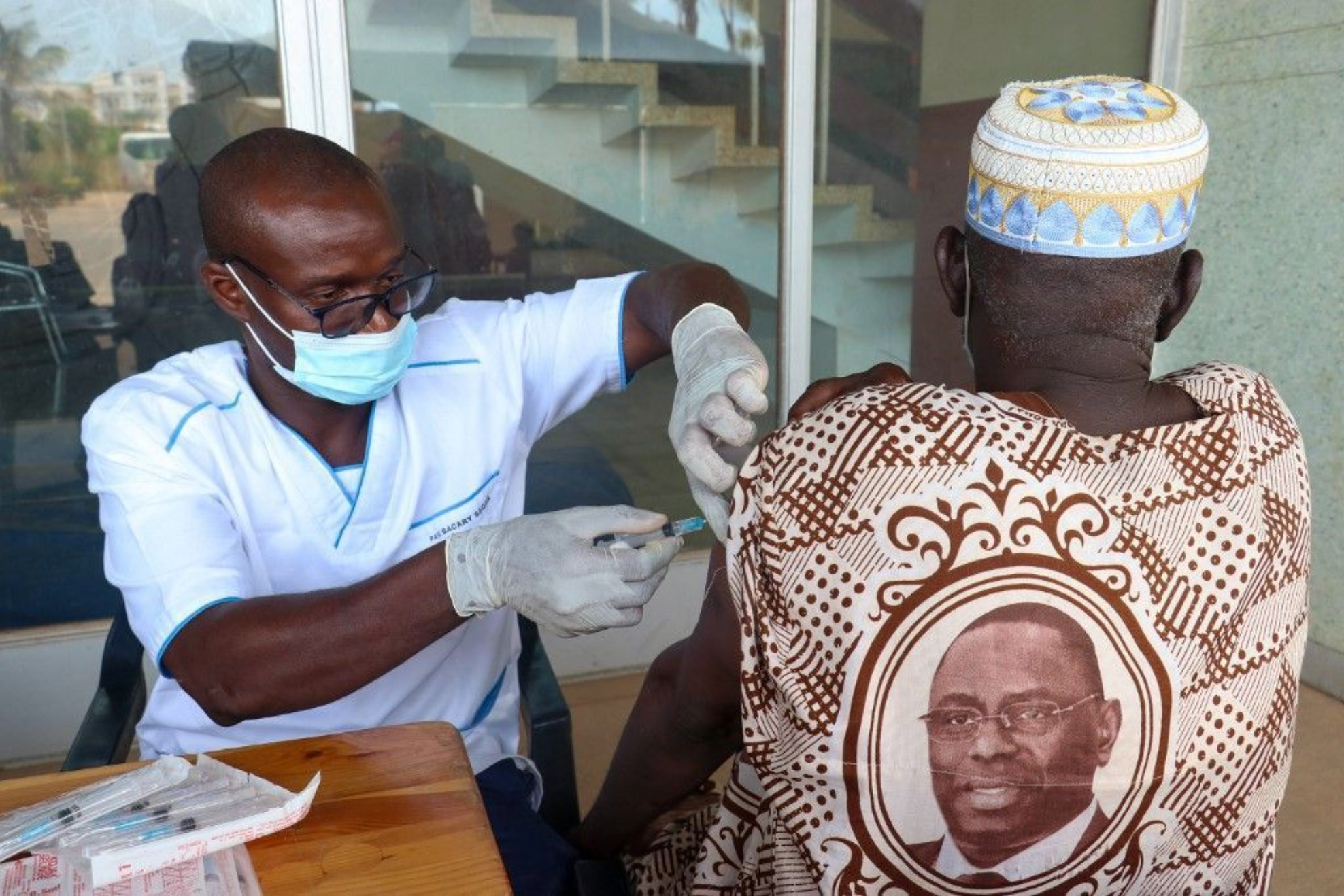Covid : au Sénégal, l’AFD soutient la fabrication locale de vaccins pour redonner confiance à la population