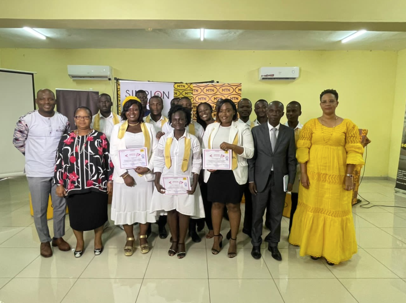 14 étudiants de la 1ère promotion de Data IA du Projet « MTN ACADEMY » certifiés à Abidjan
