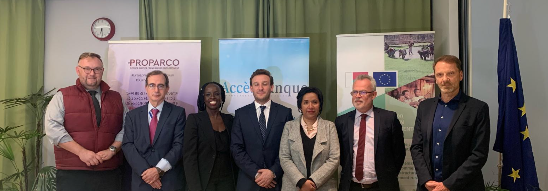 L’UE et la France soutiennent le développement de l’inclusion financière à Madagascar, à travers un financement de Proparco au bénéfice d’AccèsBanque Madagascar
