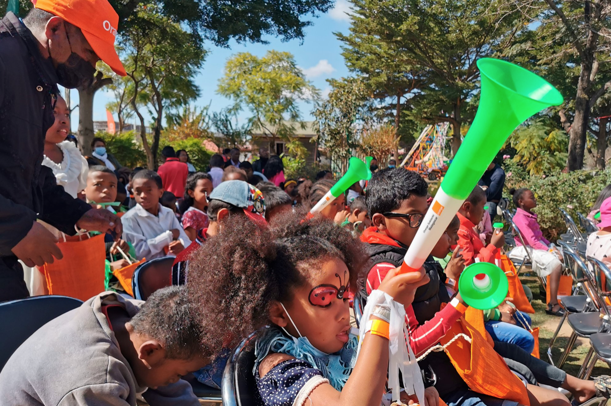 Orange Madagascar célèbre le mois de l’enfance à travers des journées solidaires