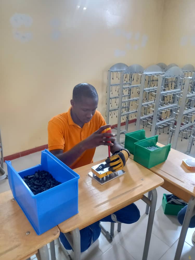 Lagazel démarre la fabrication de lampes solaires au Sénégal