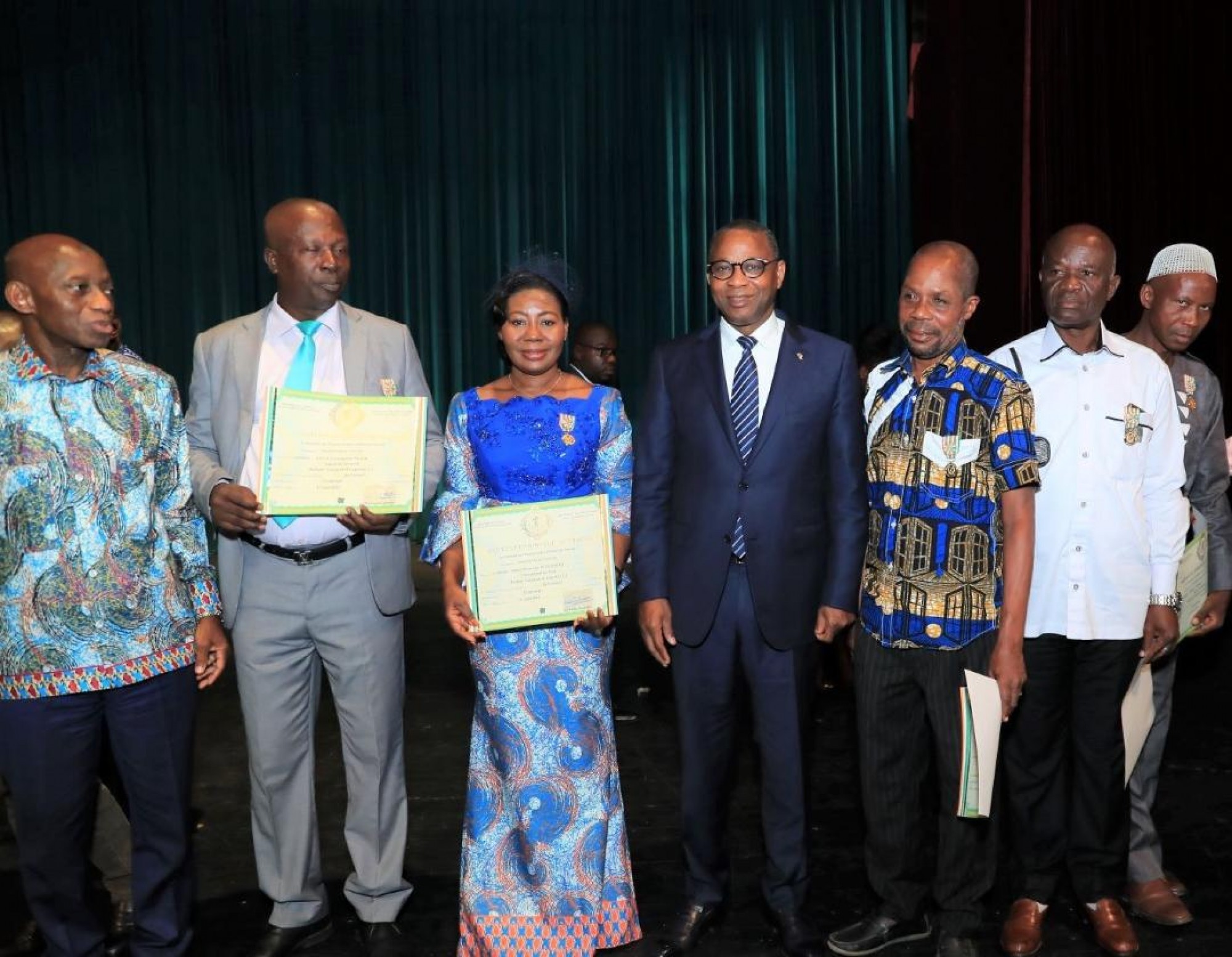 338 collaborateurs de Bolloré Transports & Logistics décorés d’une médaille d’honneur de travail en côte d’ivoire 