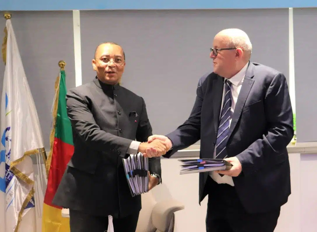 Bolloré Africa Logistics signe le contrat de concession du Terminal bois du port de Douala