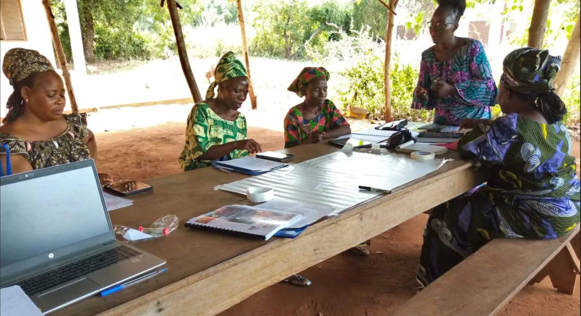Bénin : des productrices d’ananas améliorent leurs compétences commerciales et les revenus des ménages avec le soutien d’Enabel