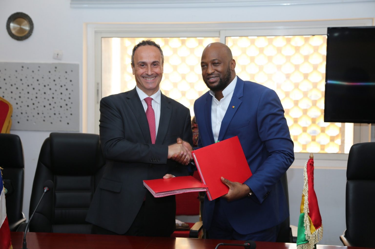 Partenariat France/Guinée : Signature des accords intergouvernementaux pour le financement complémentaire des projets de construction des Hôpitaux Régionaux de Labé et de Kindia et du déploiement de la Télévision Numerique Terrestre (TNT) en Guinée