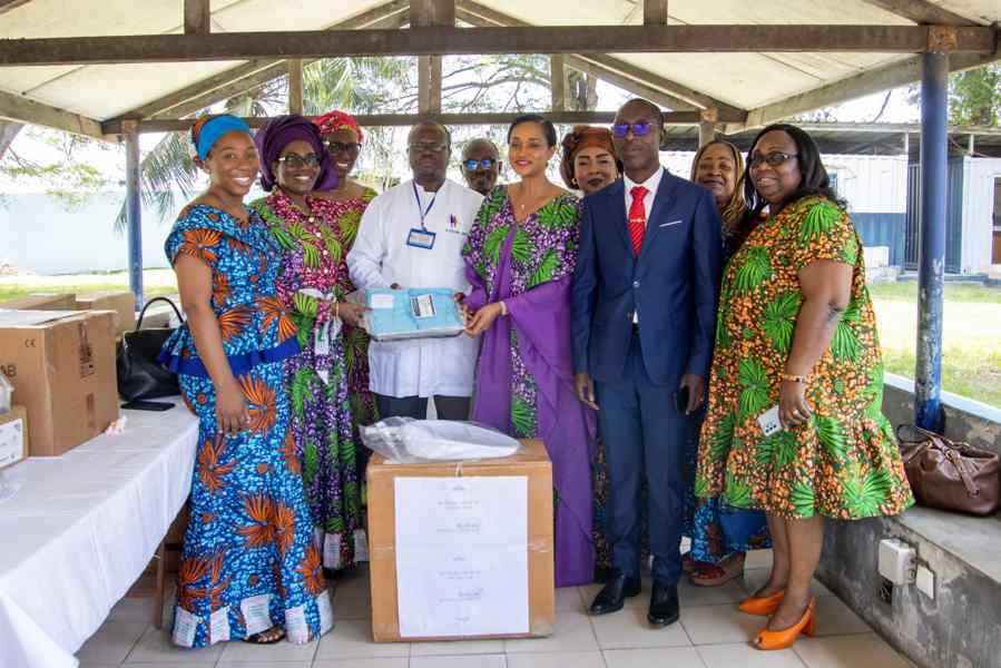 JIF 2023 : Bolloré Africa Logistics offre du matériel médical à un centre de santé à Abidjan
