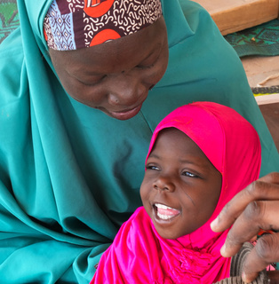 Niger – Le rire de Massalouka, une victoire contre la malnutrition, grâce à l’accompagnement de Handicap International