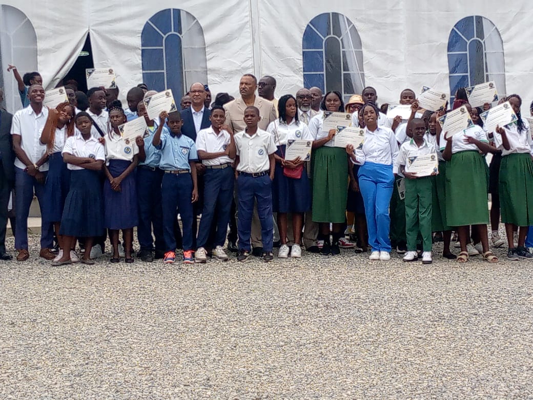 COMILOG récompense les 100 meilleurs élèves de Moanda au Gabon