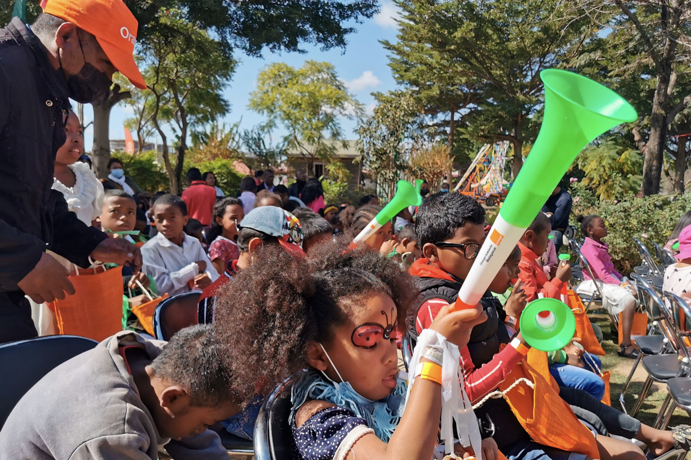 Orange Madagascar célèbre le mois de l’enfance à travers des journées solidaires